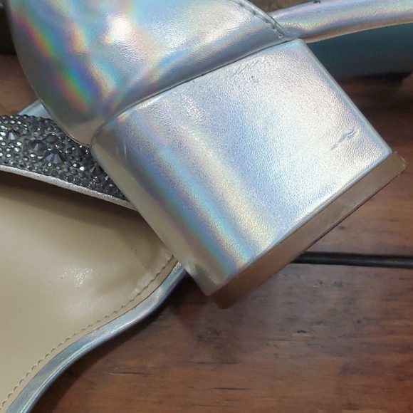 Betsey Johnson Sz 6M Silver - Picture 5 of 8